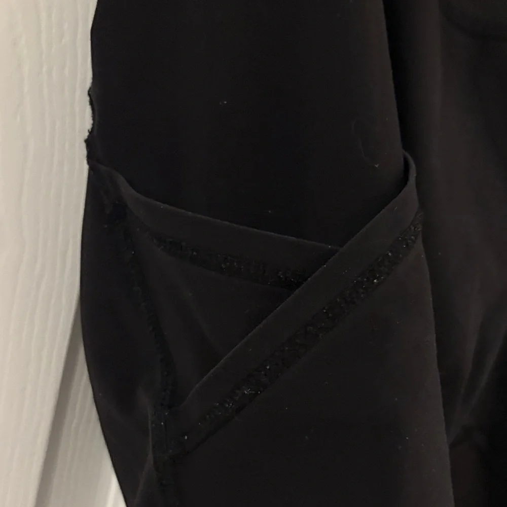 Lululemon Mesh Capri Leggings Size 10 - Picture 4 of 11